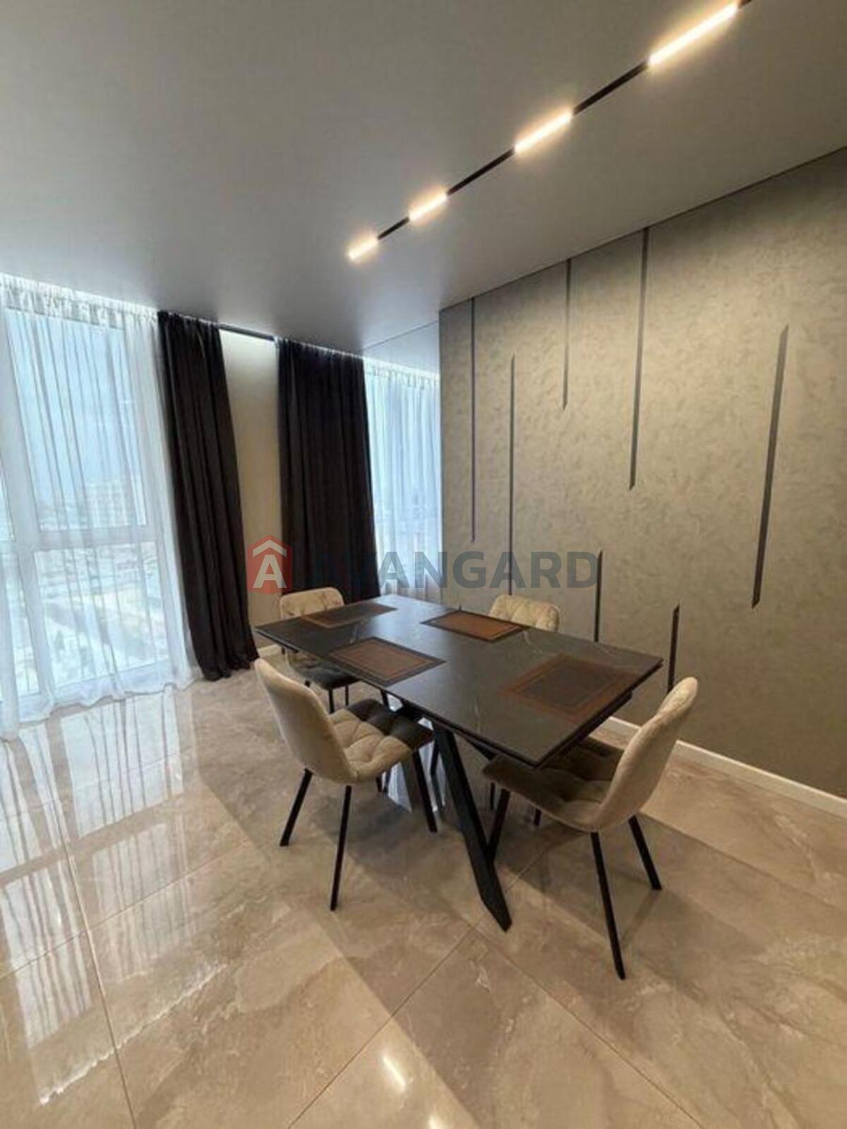 3 ��. ��������, 108/-/15 ��. �., 9/10 ������ ���� 8