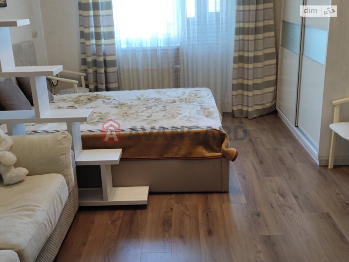 1 ��. ��������, 42/18/10 ��. �., 11/16 ������ ���� 16