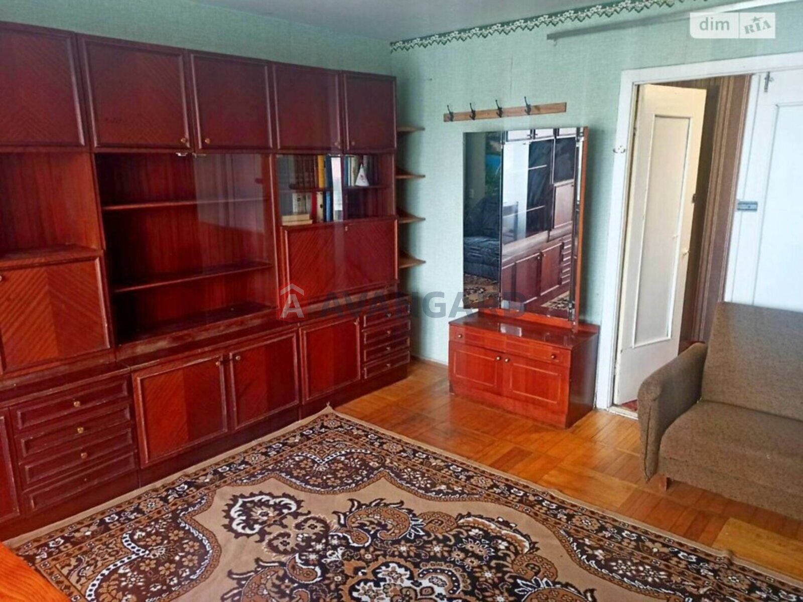 4 ����. ��������, 82/51/7 ��. �., 5/9 ���� ���� 5