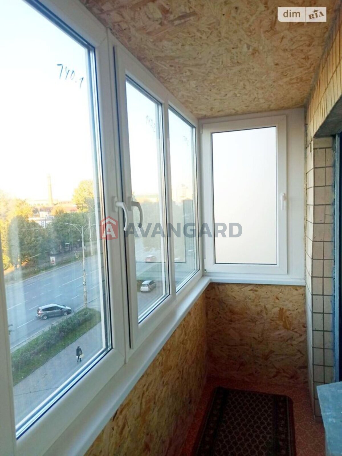 4 ��. ��������, 82/51/7 ��. �., 5/9 ������ ���� 3