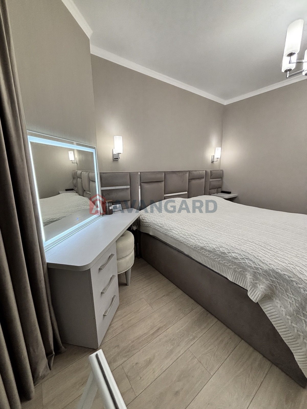 2 ��. ��������, 68/37/26 ��. �., 3/10 ������ ���� 11