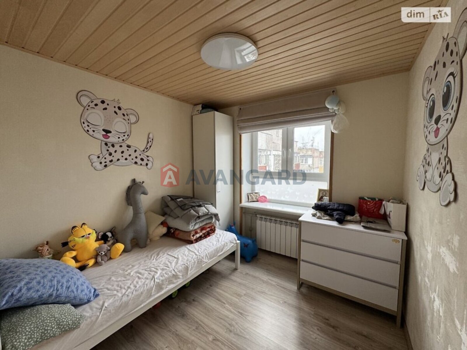 3 ��. ��������, 64/42/8 ��. �., 9/9 ������ ���� 11