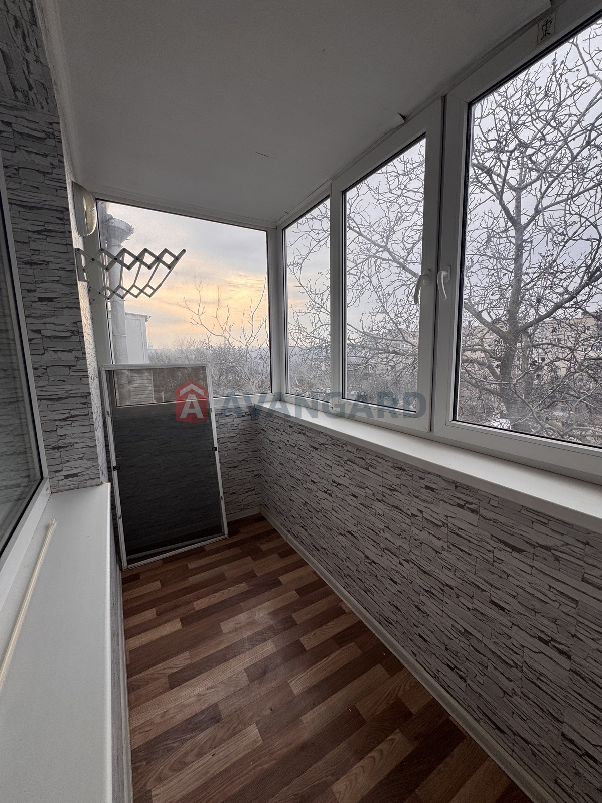 3 ��. ��������, 64/50/7 ��. �., 5/5 ������ ���� 9