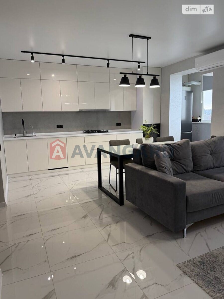 3 ��. ��������, 91/57/18 ��. �., 9/9 ������ ���� 2