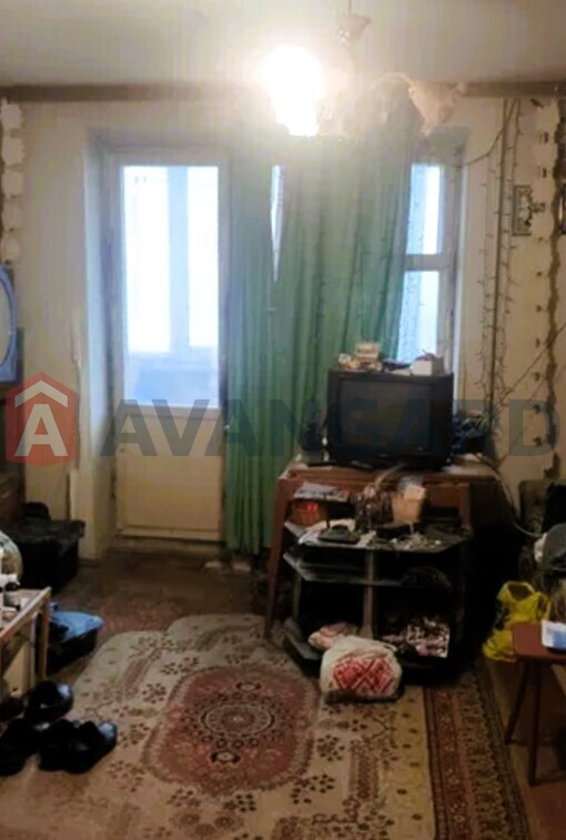 4 . , 81/-/7 . ., 8/9   6