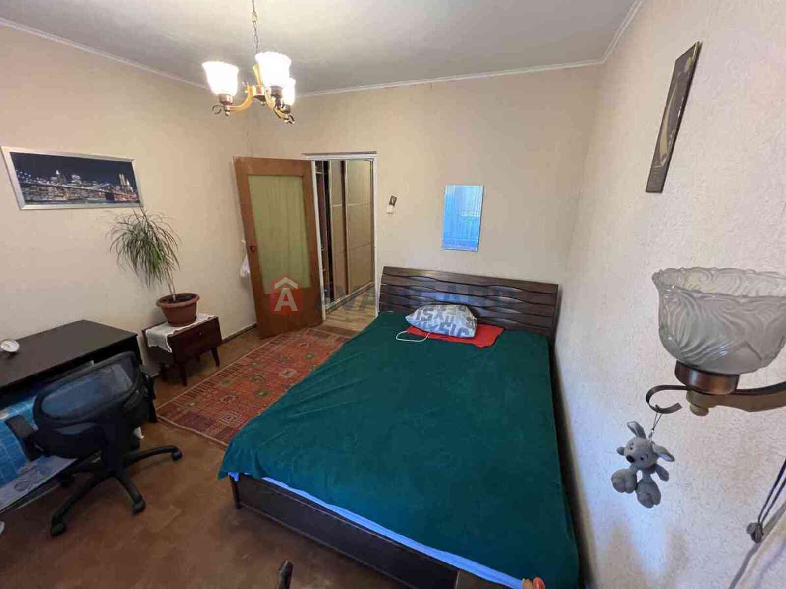 3 ��. ��������, 74/43/8 ��. �., 4/14 ������ ���� 10