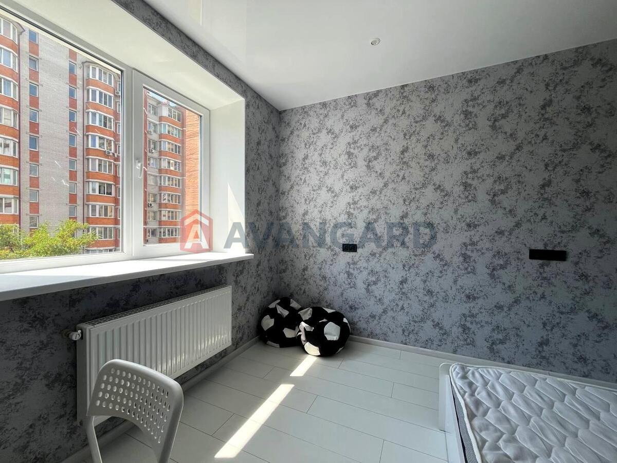 1 ��. ��������, 38.9 / 15.1 / 13.6 ��. �., 3/10 ������ ���� 9