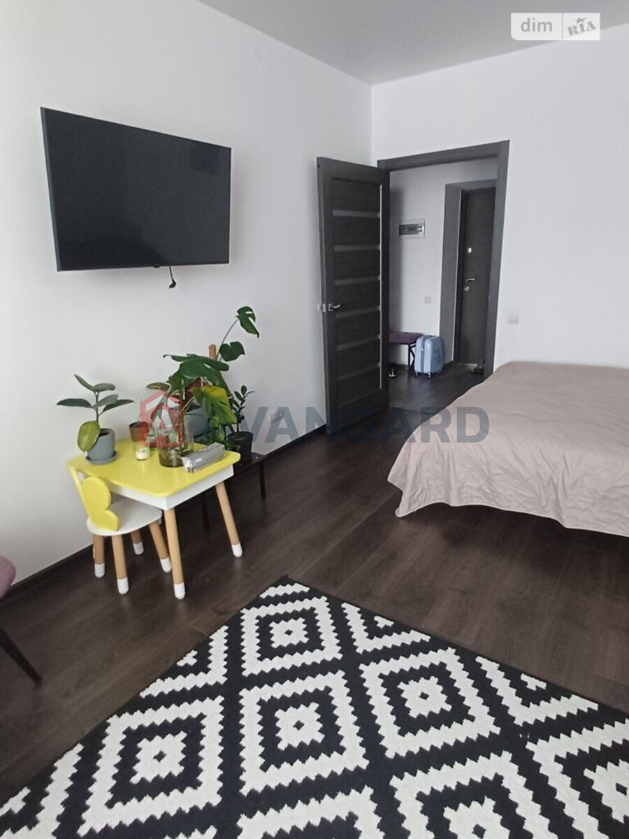 1 ����. ��������, 48/18/14 ��. �., 3/12 ���� ���� 11