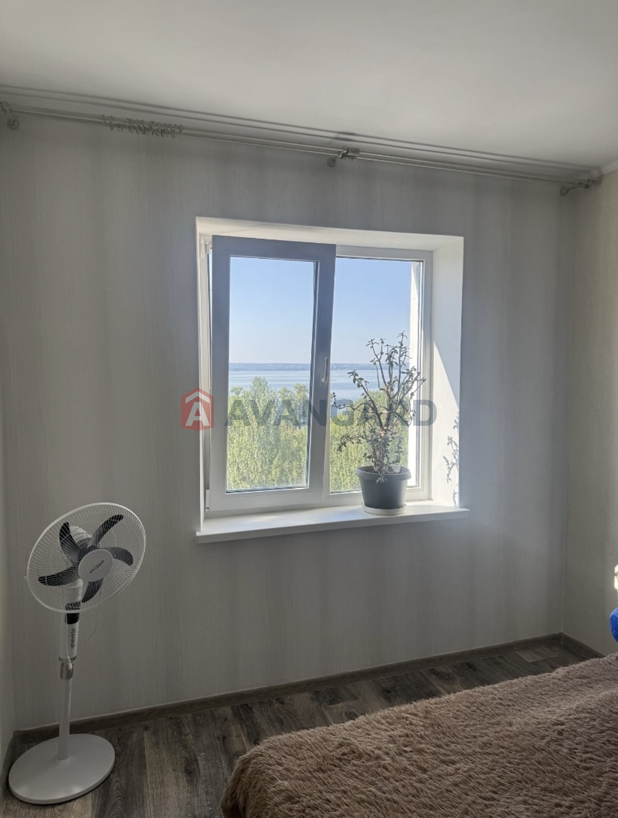 2 ��. ��������, 48/43/12 ��. �., 9/10 ������ ���� 12