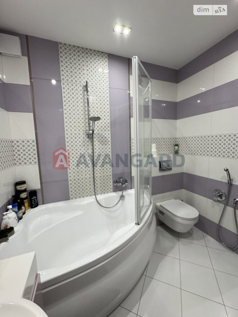 3 ��. ��������, 83/46/16 ��. �., 3/9 ������ ���� 17