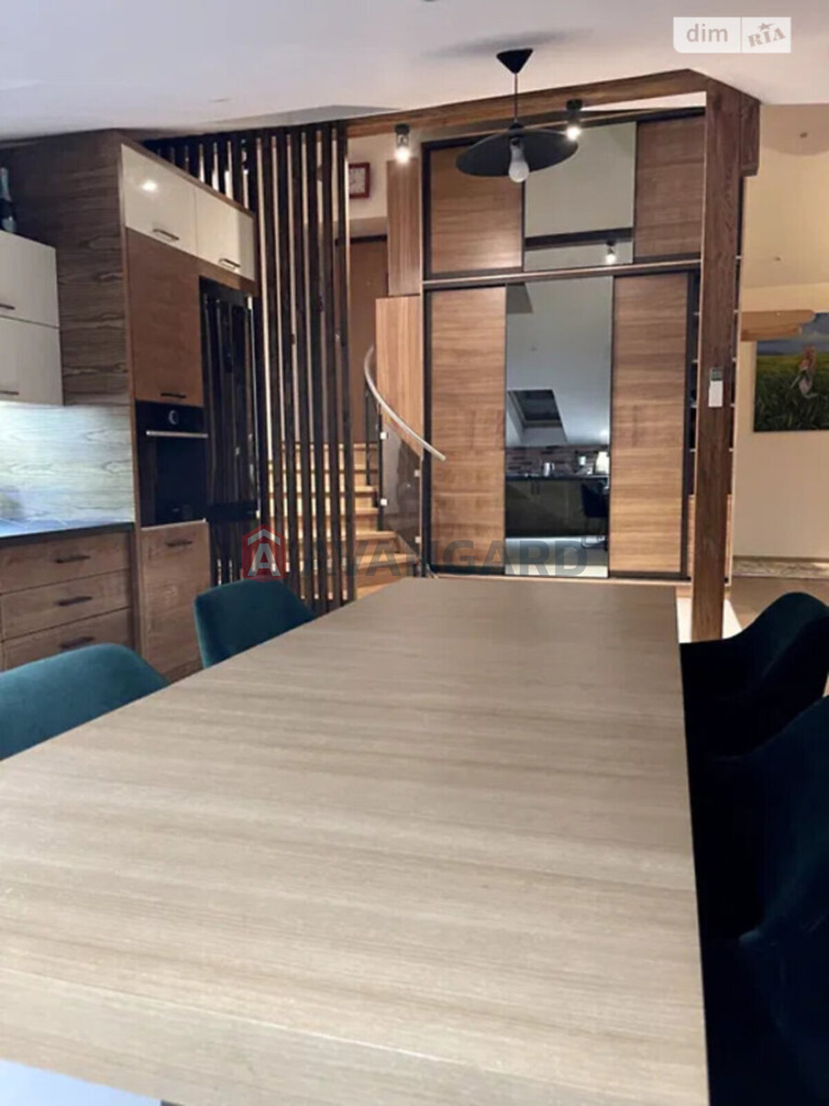 3 ��. ��������, 105/-/20 ��. �., 10/11 ������ ���� 2