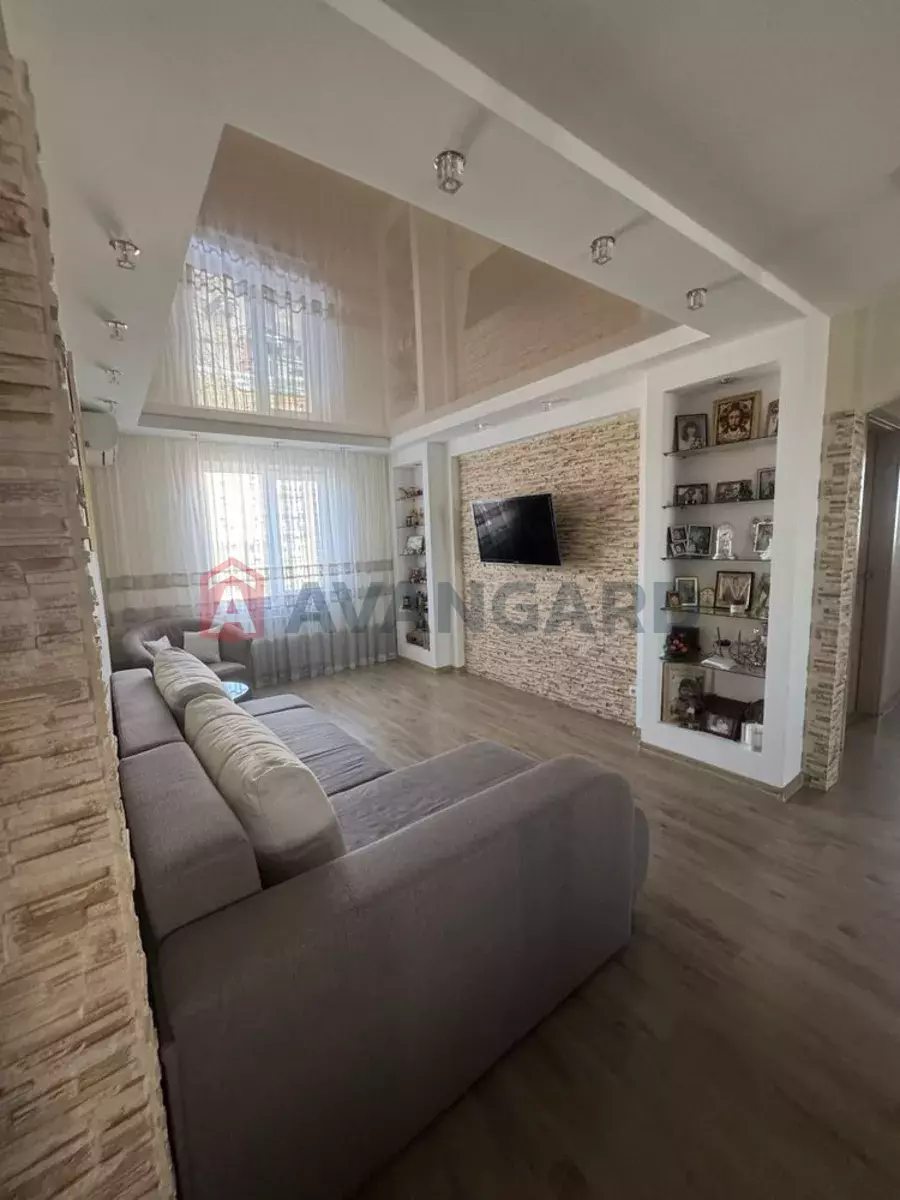 3 ��. ��������, 72/-/10 ��. �., 8/12 ������ ���� 3