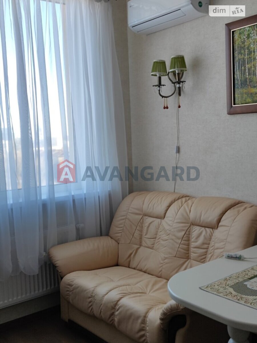 1 ��. ��������, 42/18/10 ��. �., 11/16 ������ ���� 6