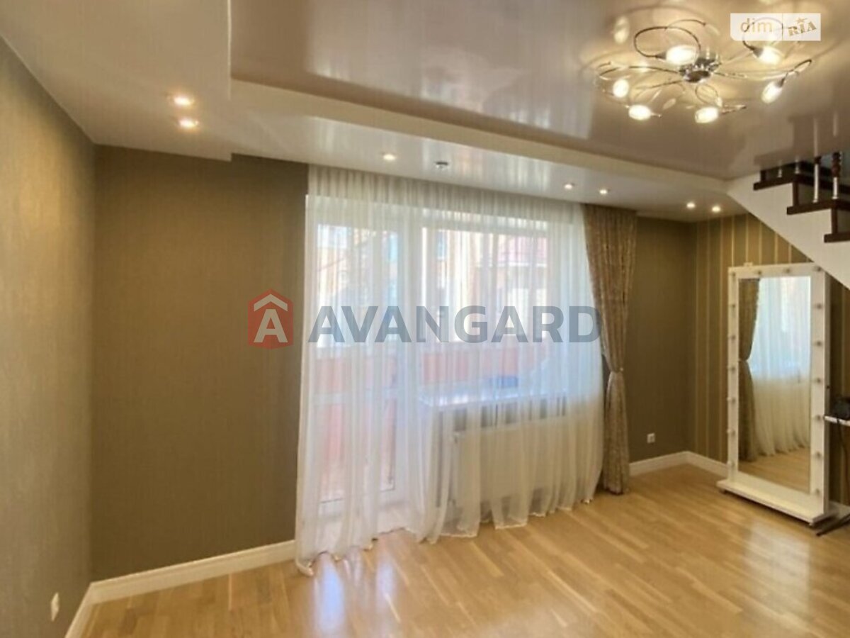 3 ��. ��������, 95/52/10 ��. �., 4/5 ������ ���� 6