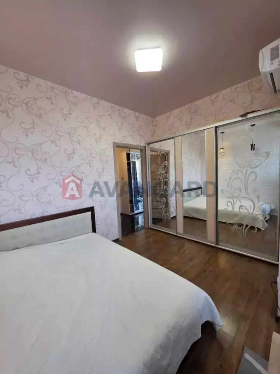 2 ��. ��������, 42/25/11 ��. �., 13/21 ������ ���� 6