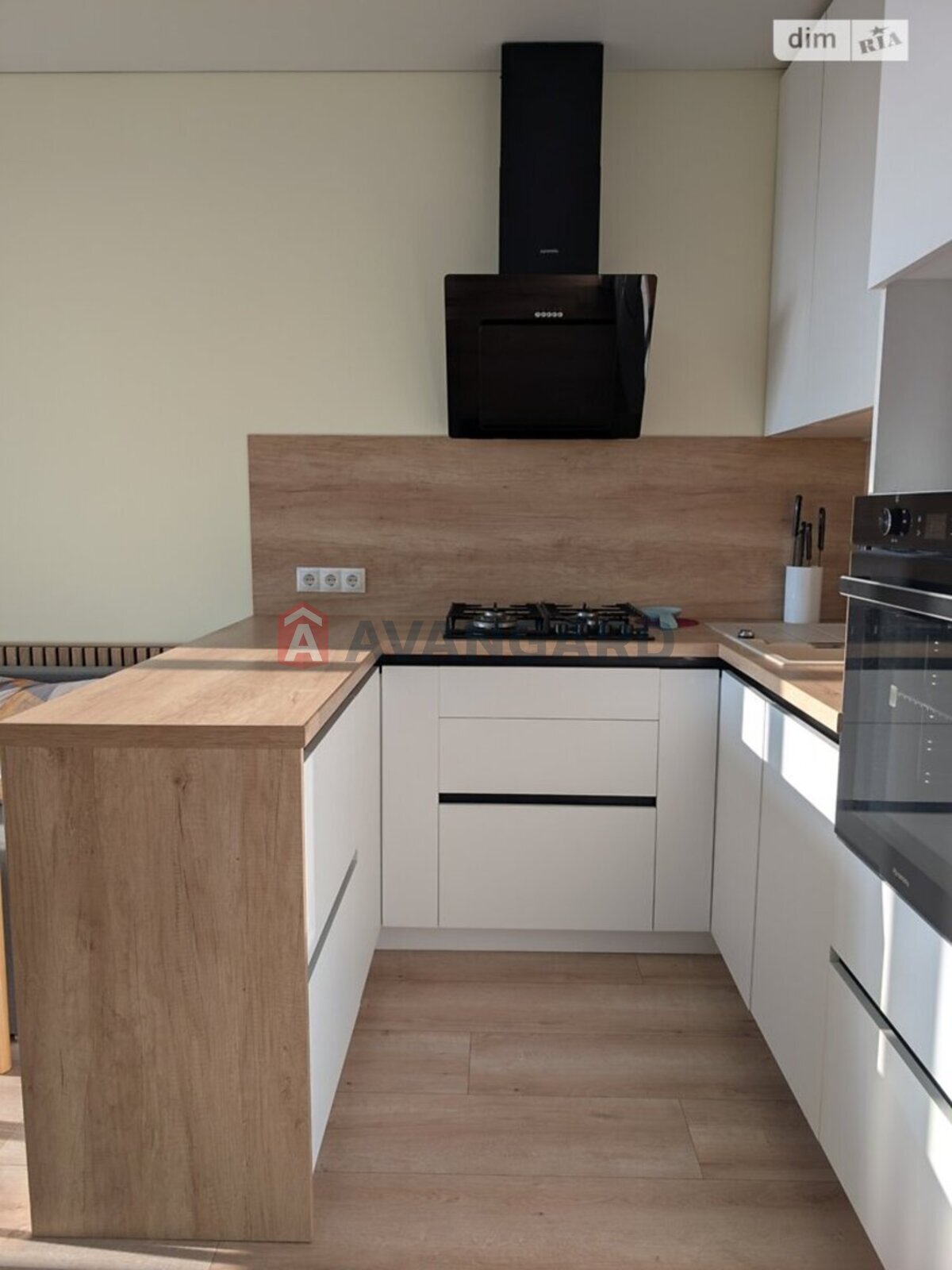 2 ��. ��������, 80/-/20 ��. �., 4/10 ������ ���� 9