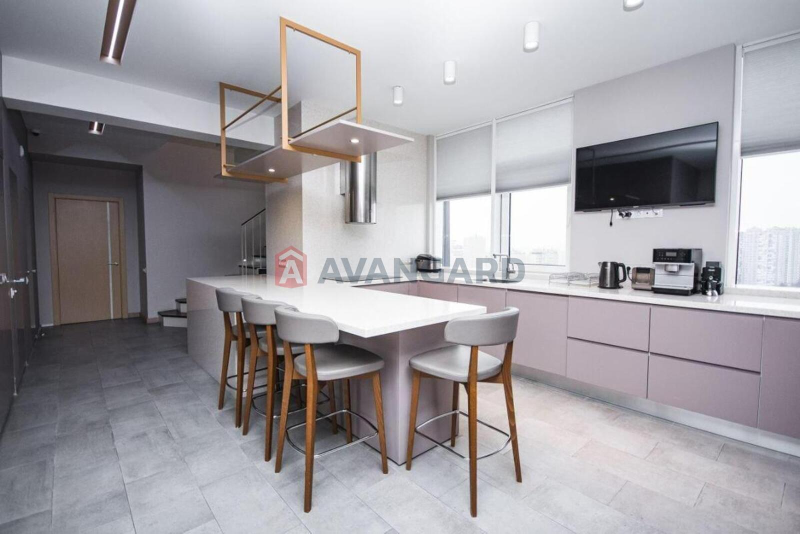 4 ��. ��������, 195/102/15 ��. �., 18/19 ������ ���� 5