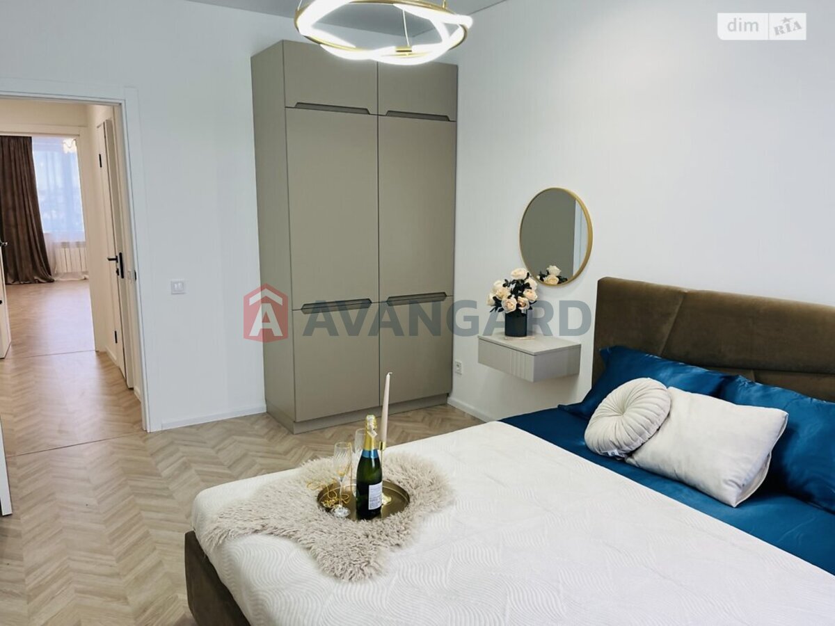 2 ��. ��������, 70/29/23 ��. �., 7/8 ������ ���� 9