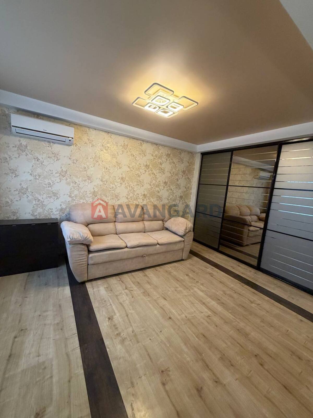 2 ����. ��������, 44/-/6 ��. �., 4/5 ���� ���� 2