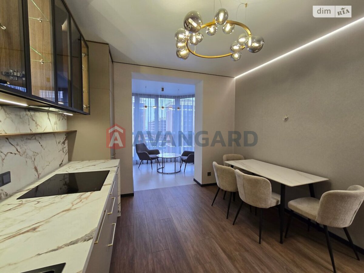 2 ��. ��������, 65/33/18 ��. �., 5/10 ������ ���� 19