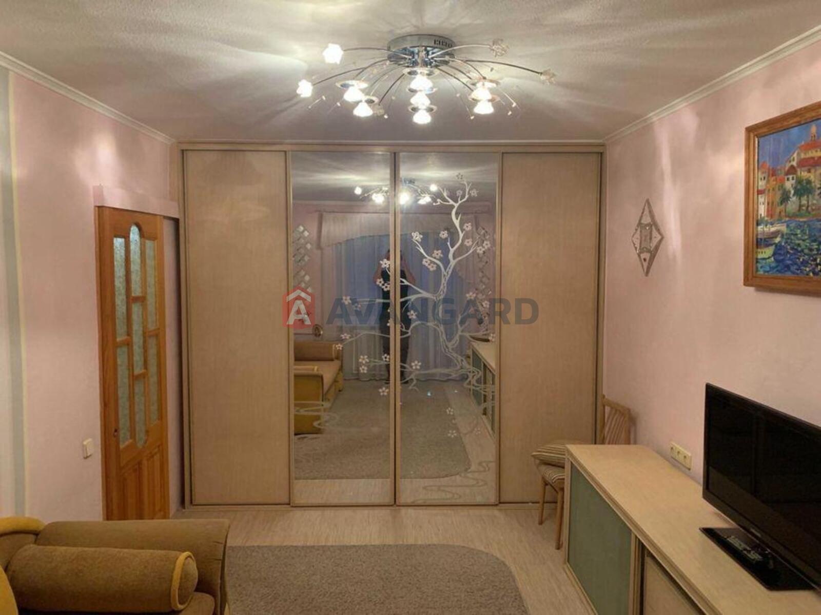 1 ��. ��������, 30/-/6 ��. �., 4/5 ������ ���� 7