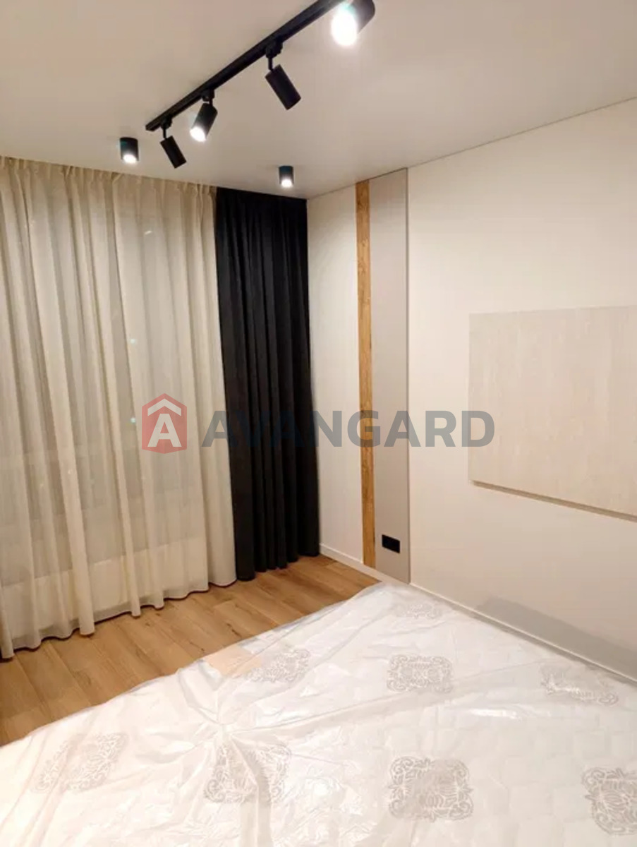 1 ��. ��������, 42/-/18 ��. �., 16/25 ������ ���� 14