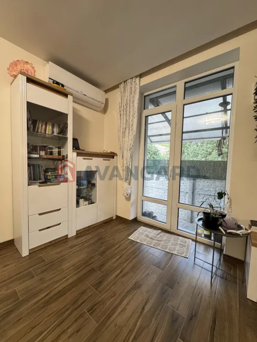 2 ��. ��������, 71/-/25 ��. �., 1/5 ������ ���� 4