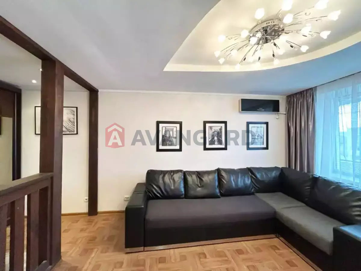 1 ��. ��������, 33/18/6 ��. �., 9/10 ������ ���� 3