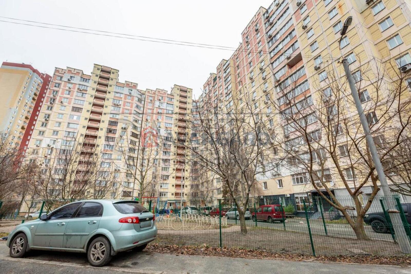 4 ��. ��������, 92/35/11 ��. �., 12/15 ������ ���� 18