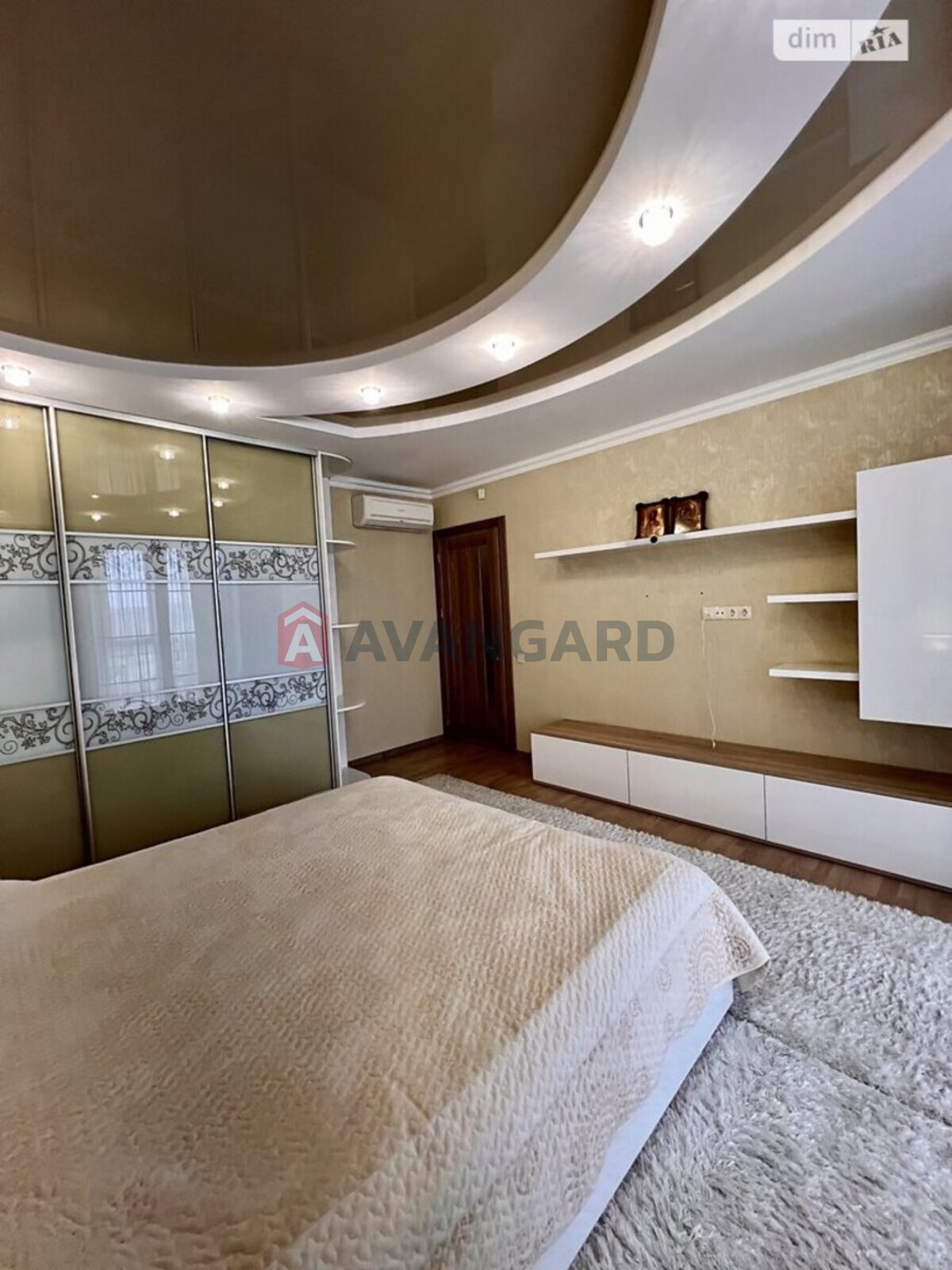 4 ��. ��������, 108/71/11 ��. �., 4/7 ������ ���� 9