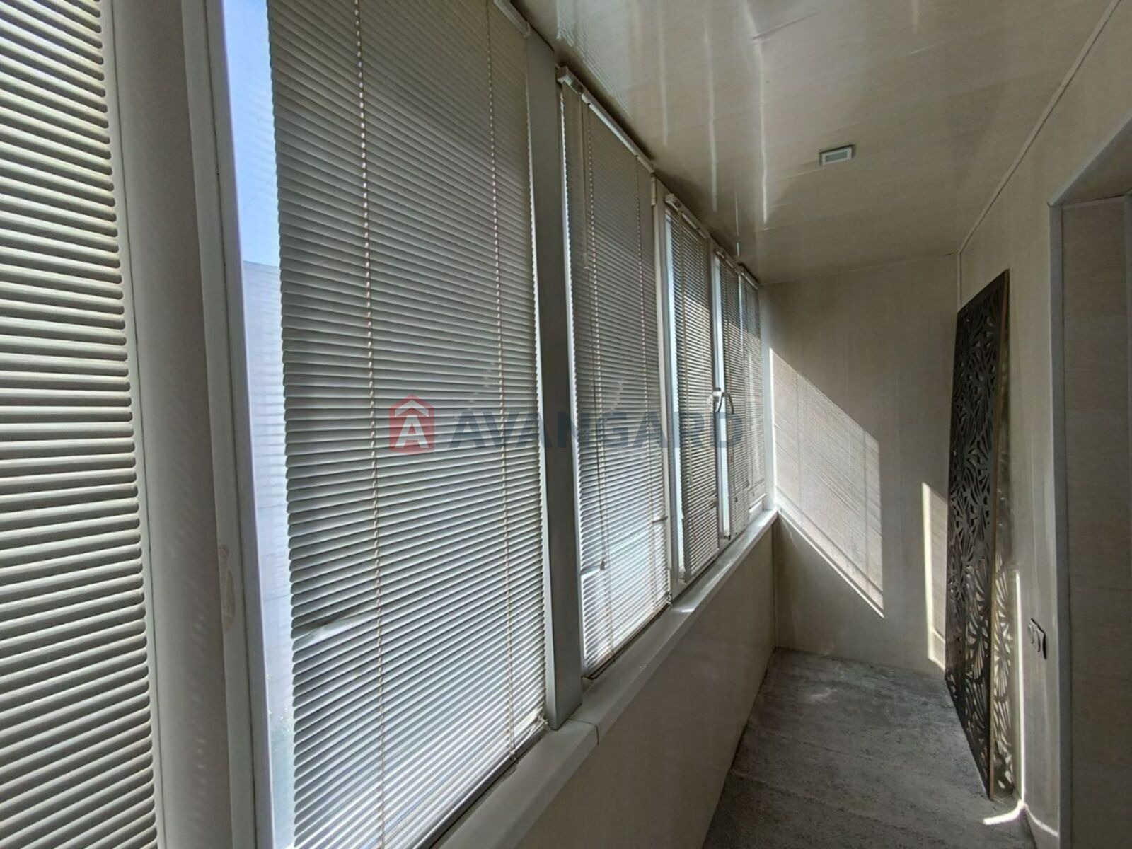 4 ��. ��������, 84,3/50,4/10,3 ��. �., 8/10 ������ ���� 9