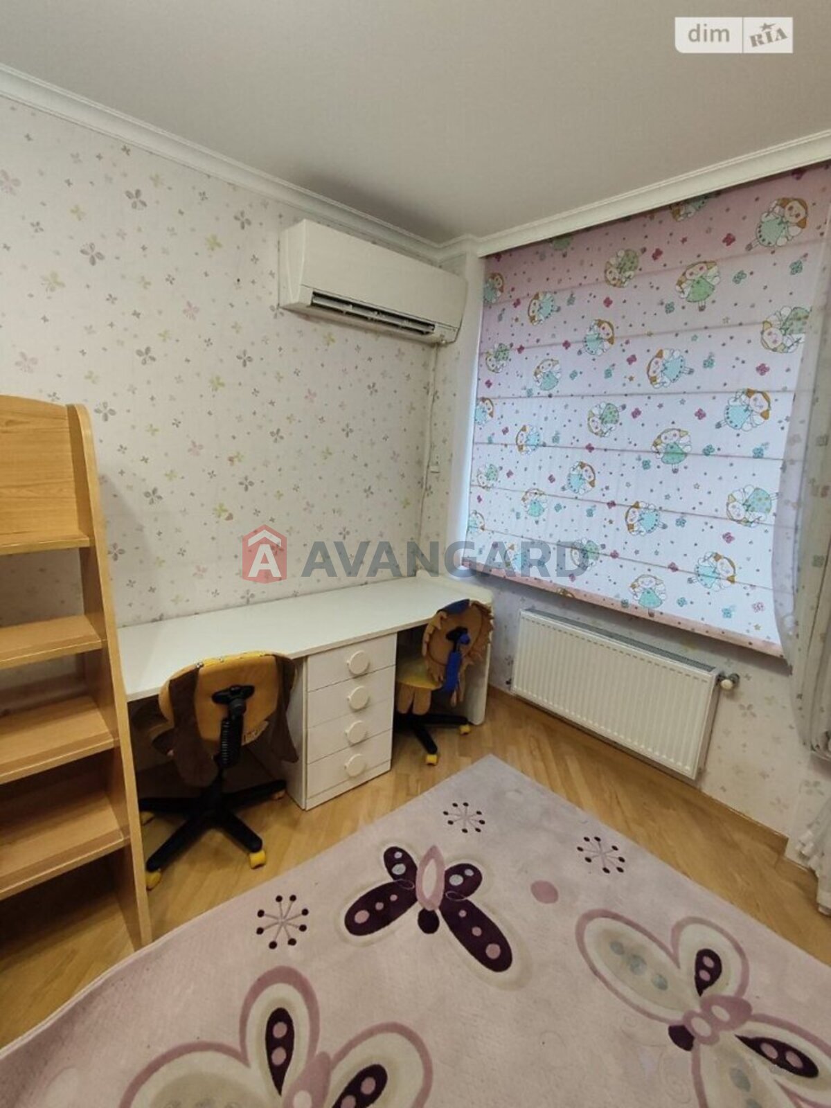 3 ��. ��������, 120/-/- ��. �., 4/10 ������ ���� 8