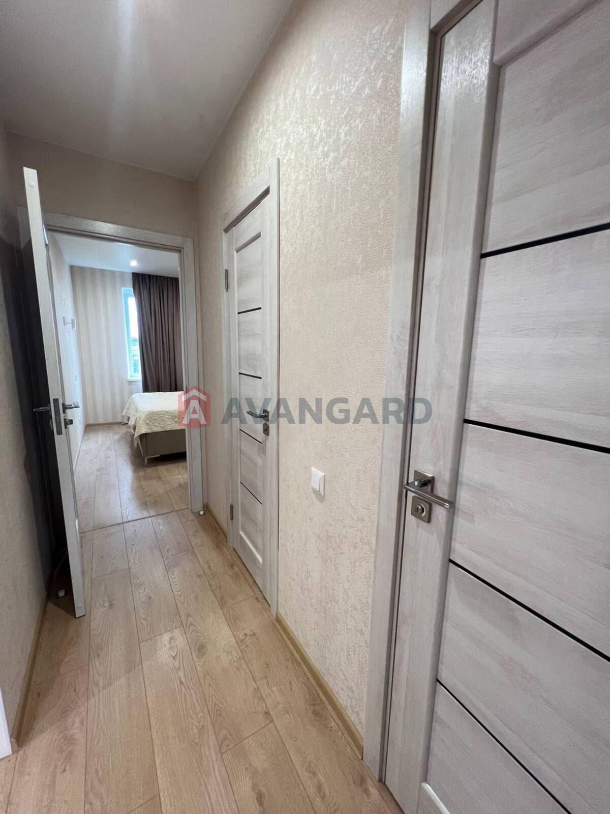 3 ��. ��������, 65/40/8 ��. �., 9/9 ������ ���� 9