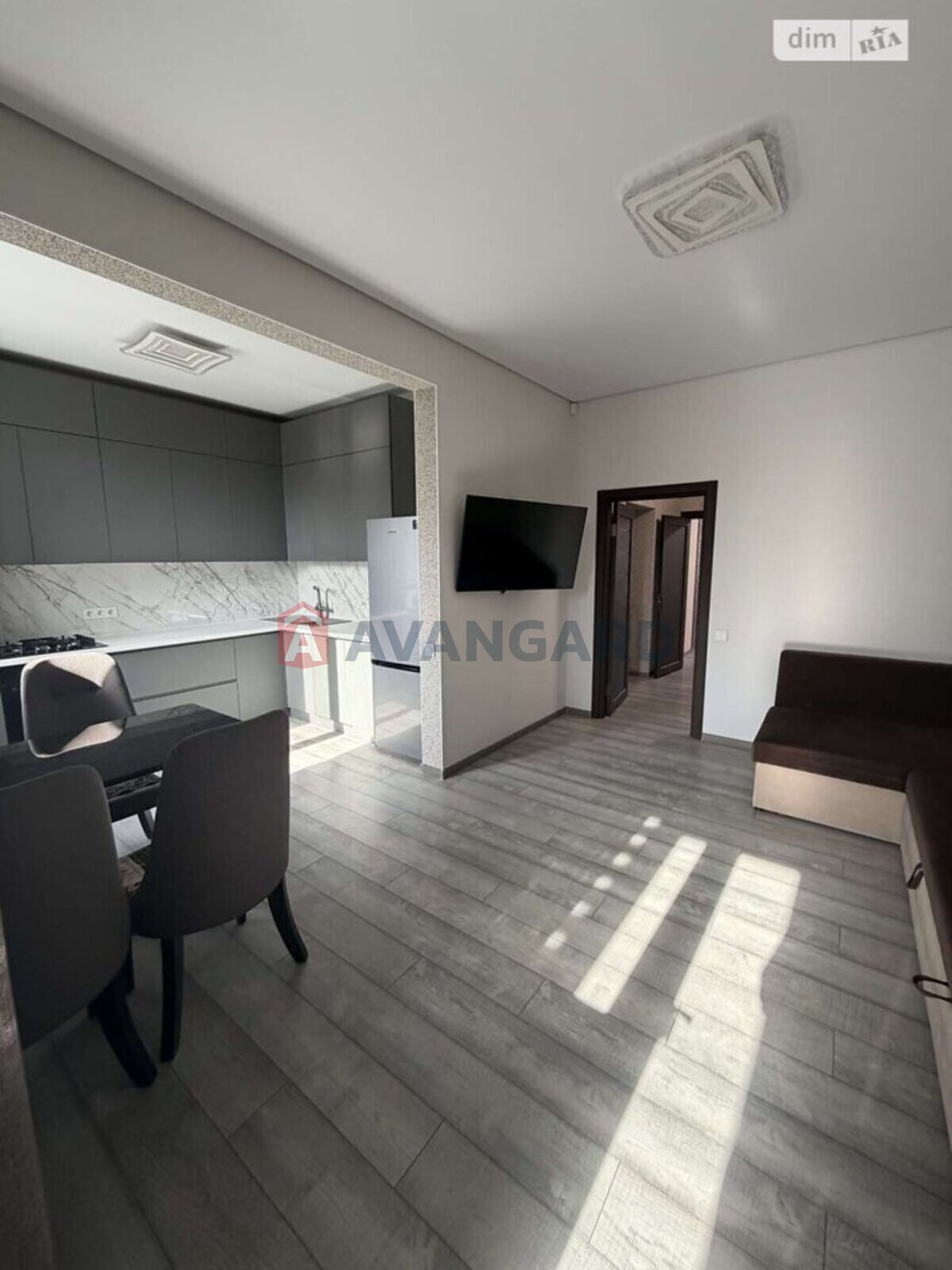 3 ��. ��������, 70/70/- ��. �., 2/5 ������ ���� 1