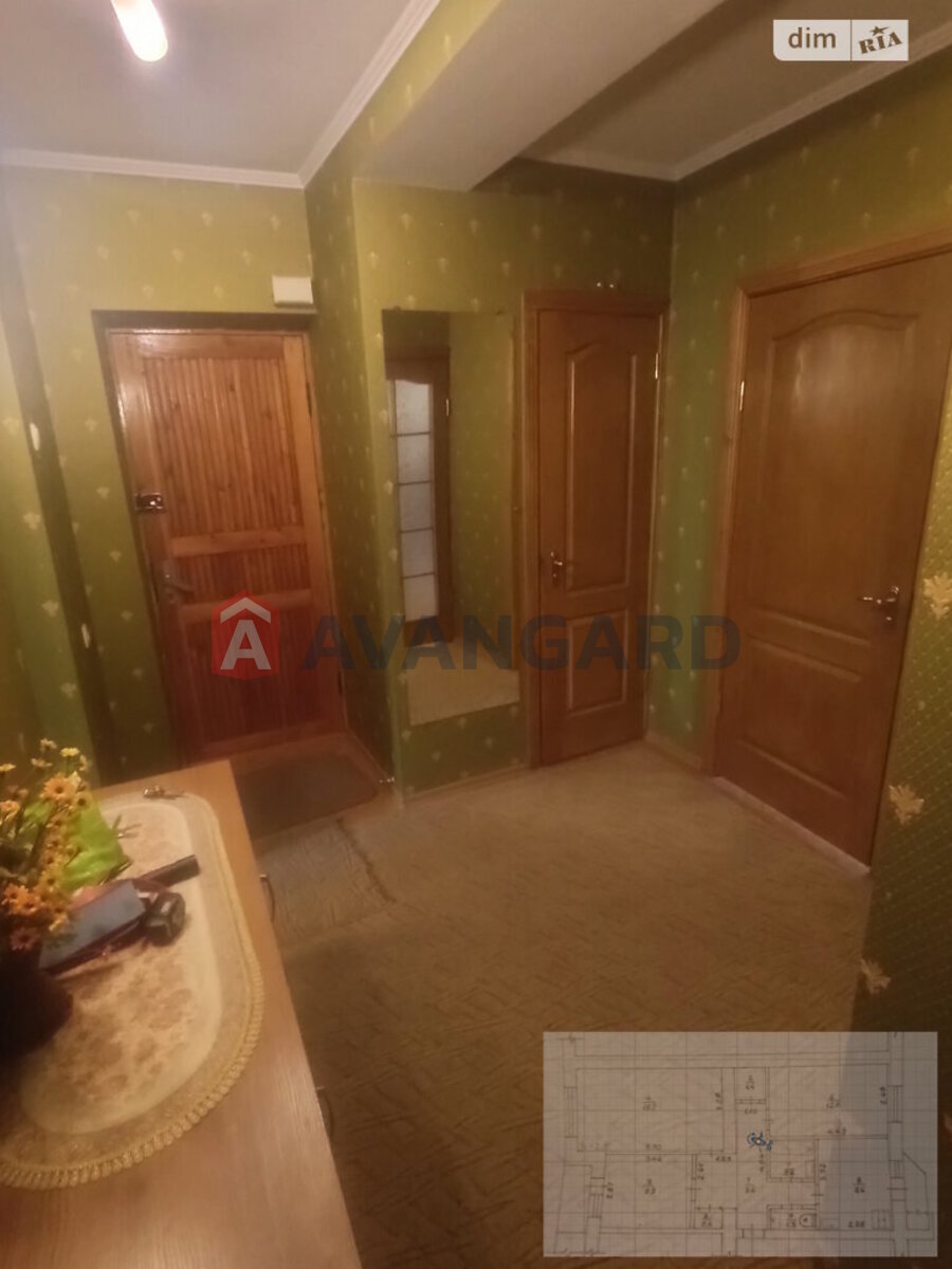 3 ��. ��������, 66/40/8 ��. �., 1/5 ������ ���� 6