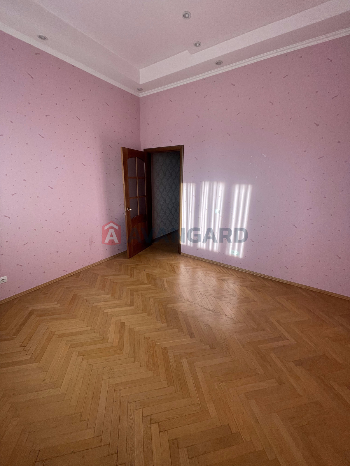 3 ��. ��������, 122/-/23 ��. �., 9/10 ������ ���� 20