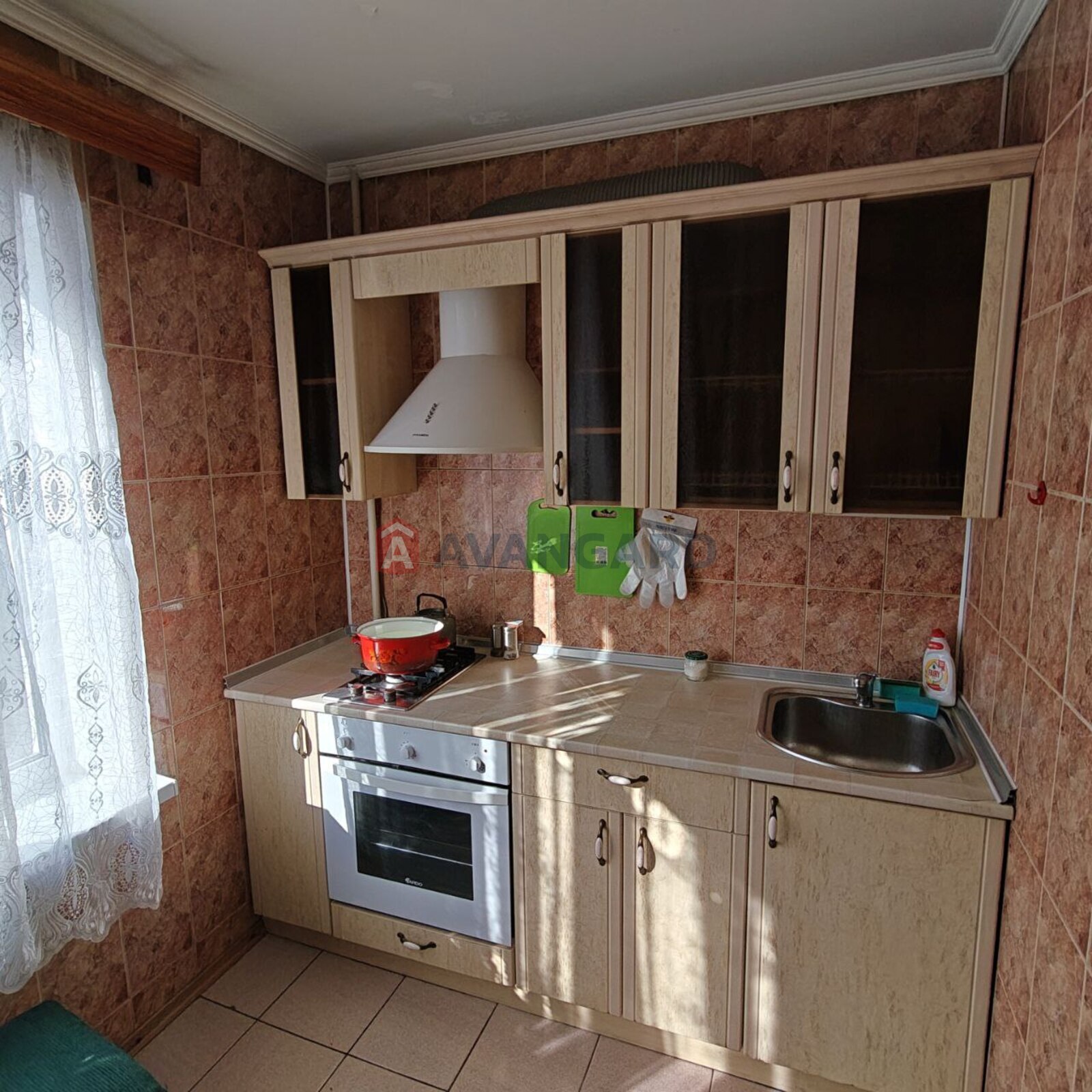 3 ��. ��������, 70/42/8 ��. �., 2/9 ������ ���� 10