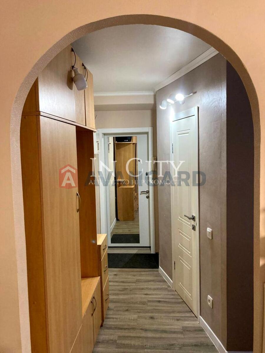 2 ����. ��������, 45.5 / 29.3 / 7.9 ��. �., 3/5 ���� ���� 9