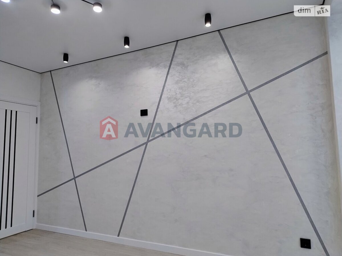 1 ����. ��������, 40/18/12 ��. �., 2/11 ���� ���� 8