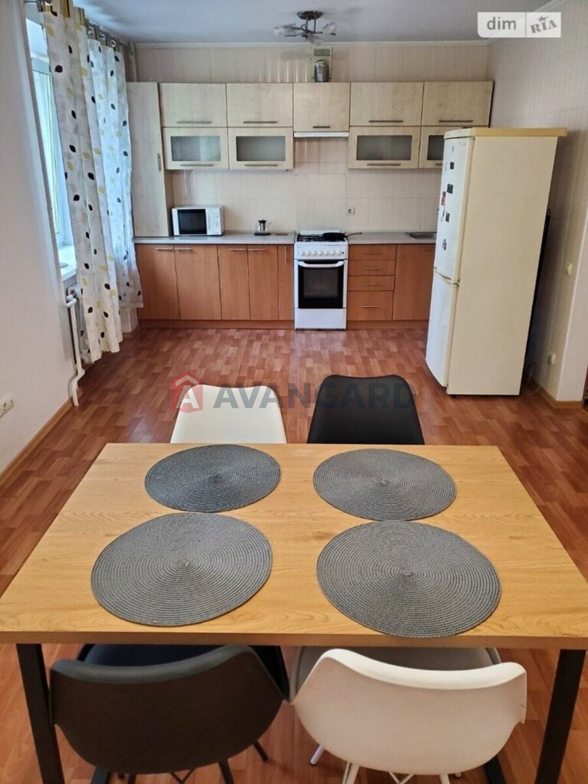 3 ��. ��������, 76/50/- ��. �., 3/10 ������ ���� 1