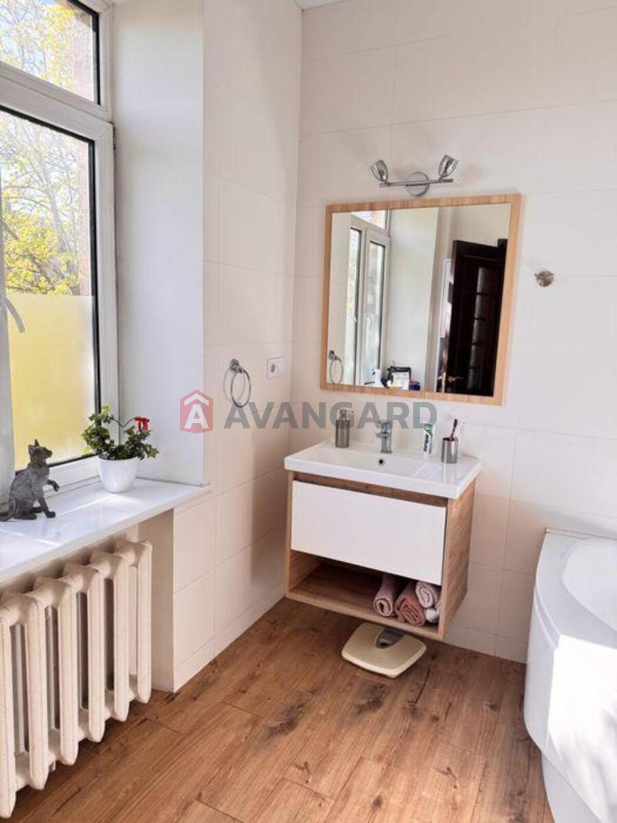 5 ��. ��������, 158/-/23 ��. �., 3/6 ������ ���� 15