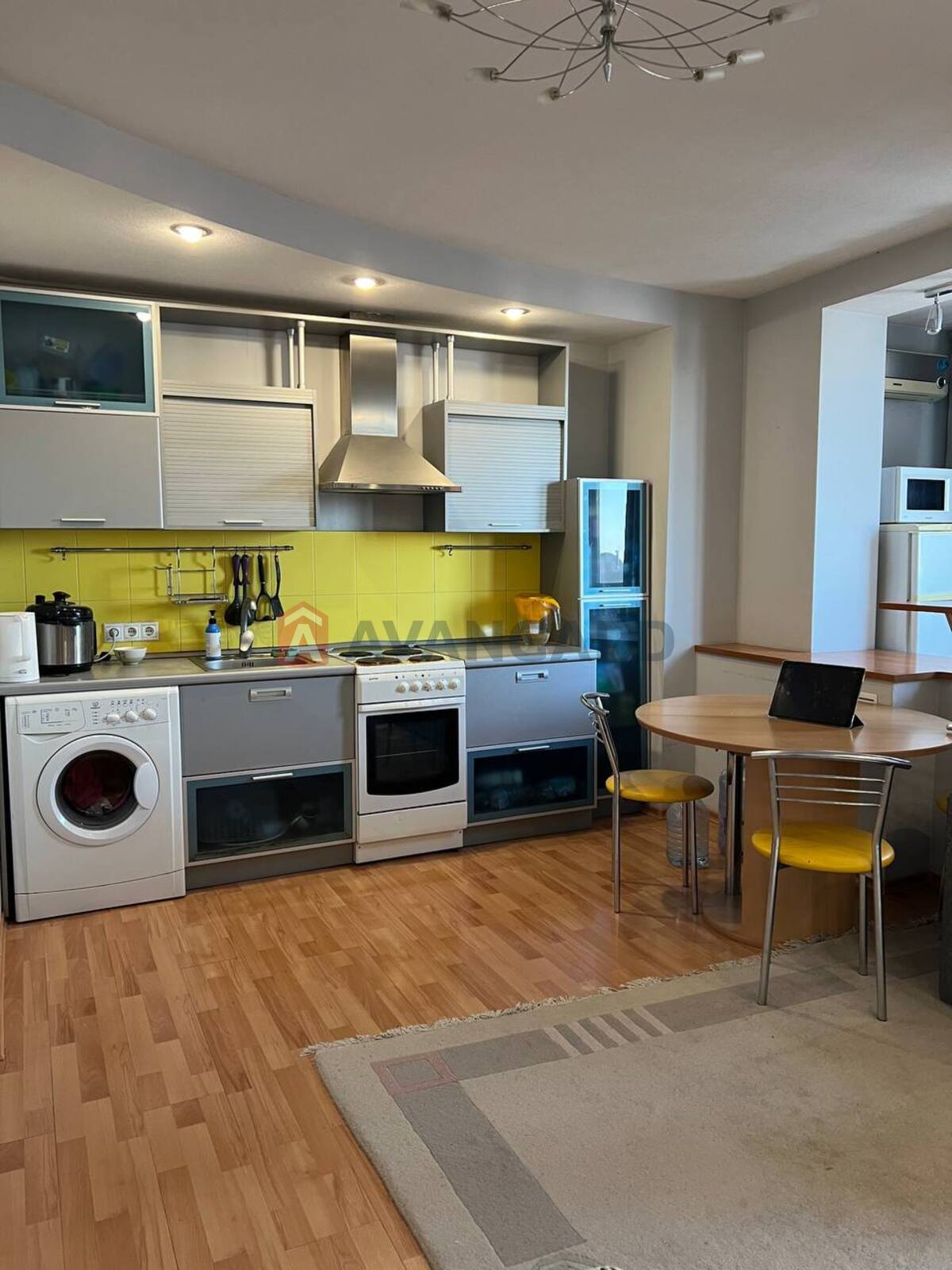 1 ��. ��������, 38/30/8 ��. �., 13/18 ������ ���� 9