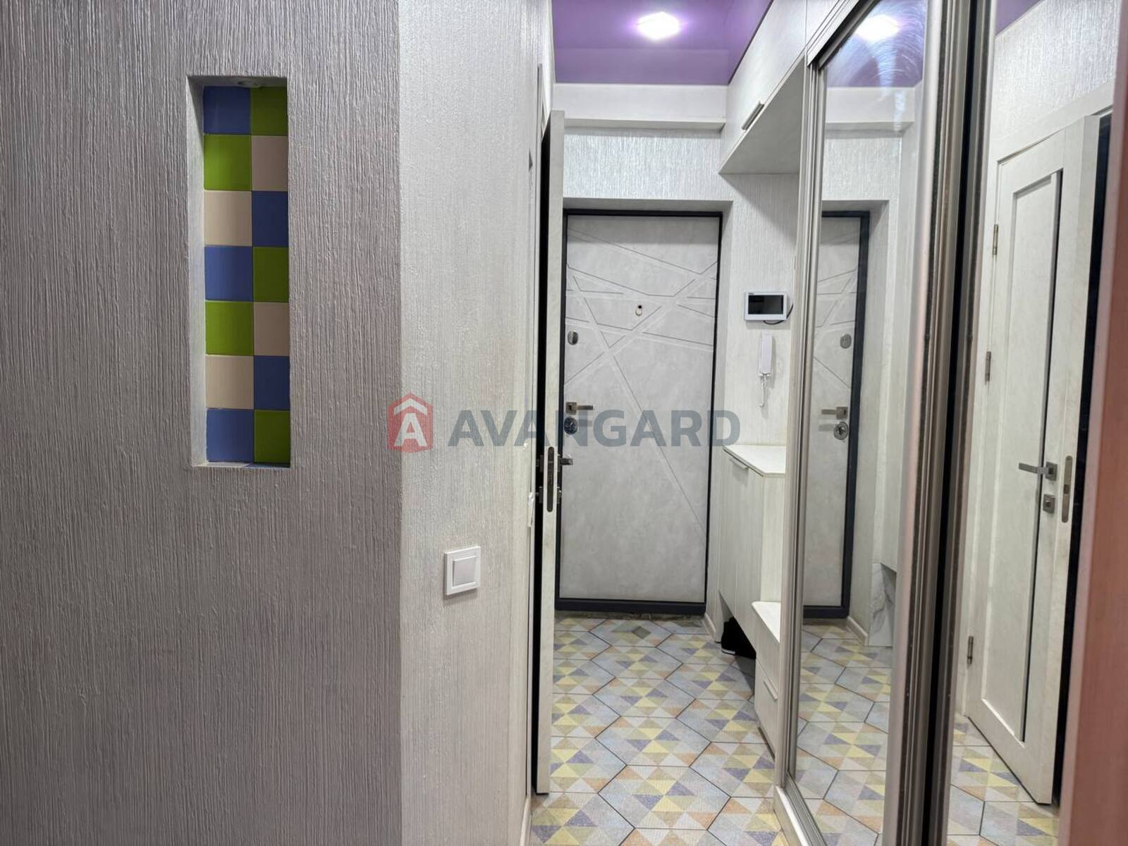 3 ��. ��������, 53.85/6.3/37.7 ��. �., 3/5 ������ ���� 1