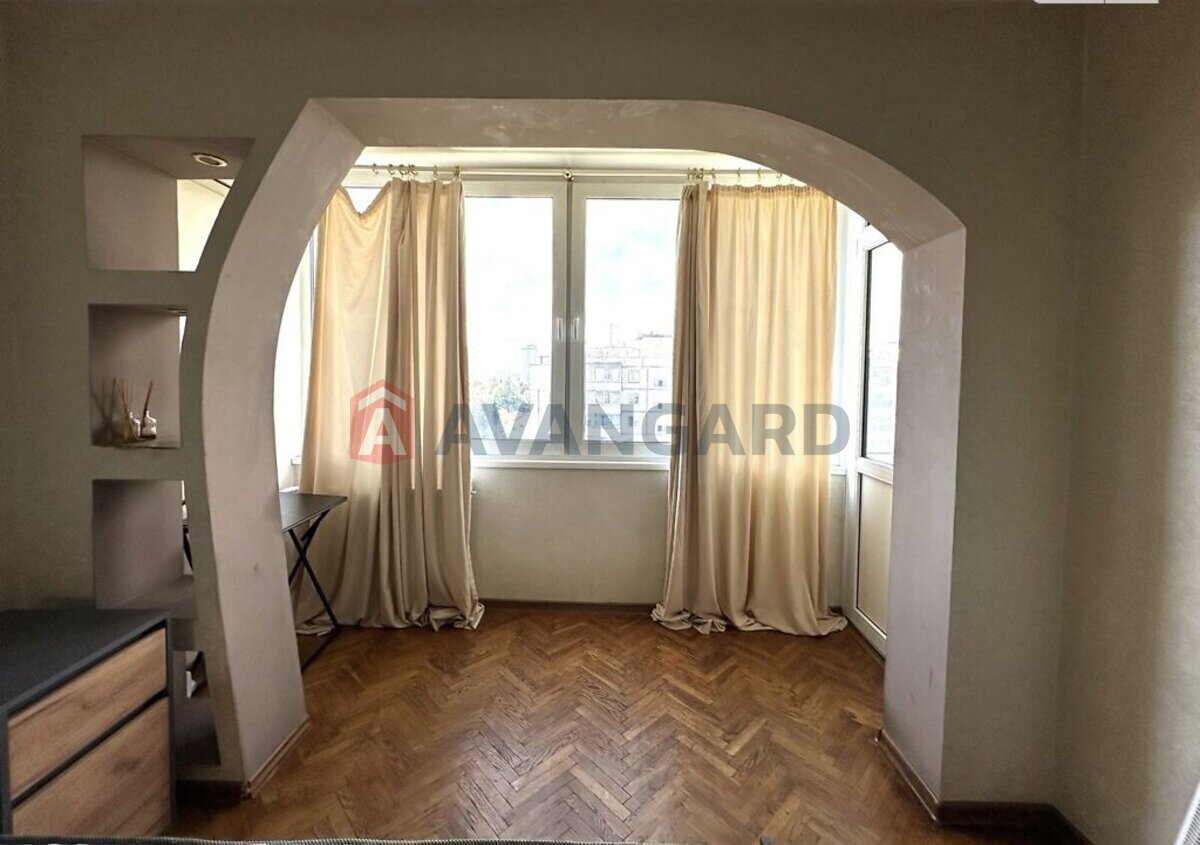 1 ��. ��������, 32/18/5 ��. �., 9/9 ������ ���� 4