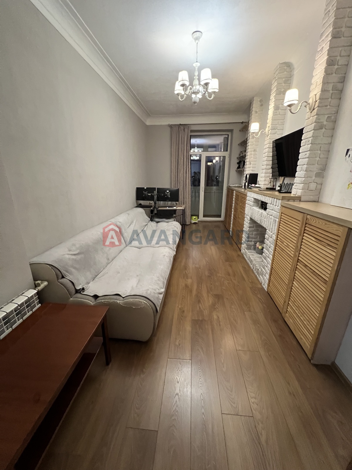 3 ��. ��������, 82/-/9 ��. �., 5/5 ������ ���� 9