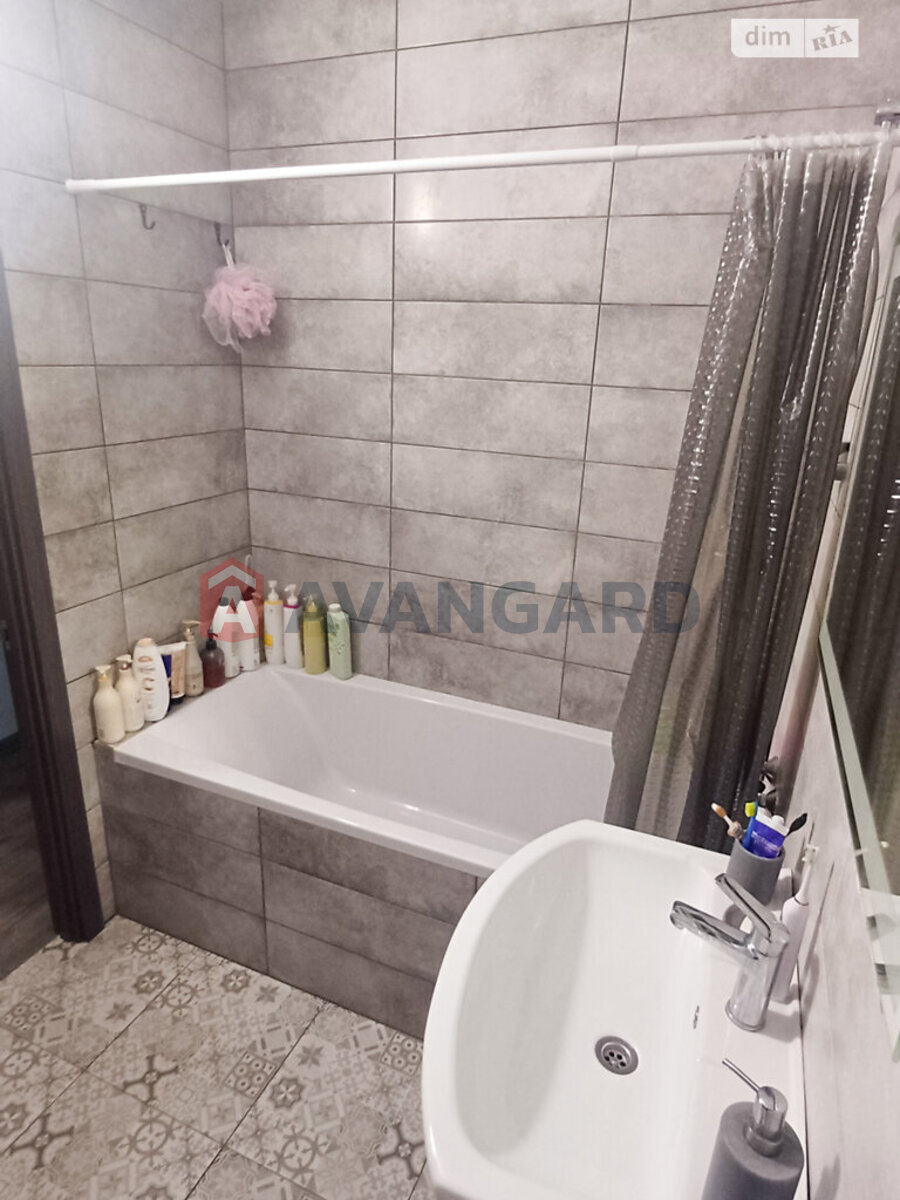 1 ����. ��������, 48/18/14 ��. �., 3/12 ���� ���� 5