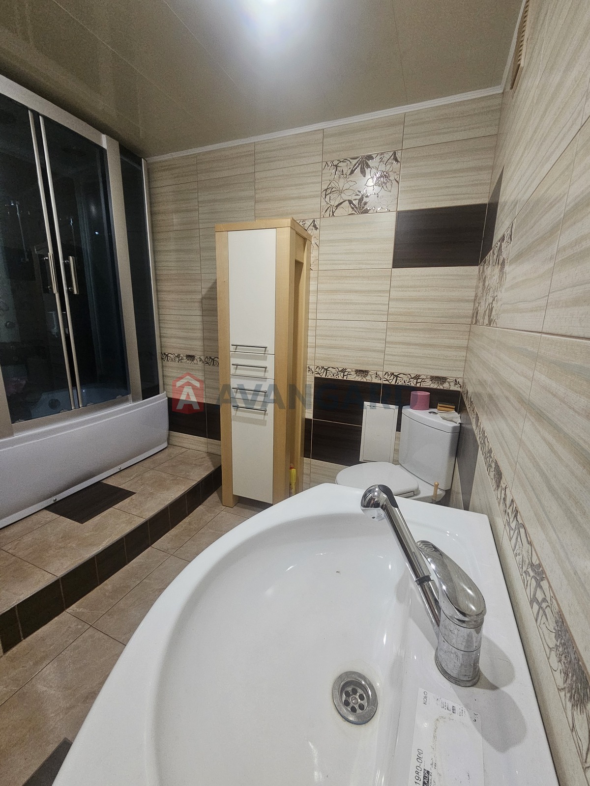 3 ��. ��������, 99/42/34 ��. �., 8/9 ������ ���� 21