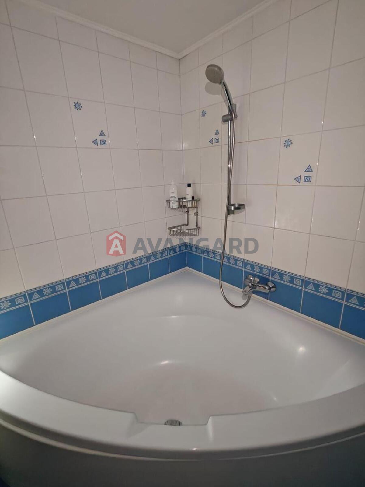 3 ��. ��������, 72/42/8 ��. �., 13/16 ������ ���� 17