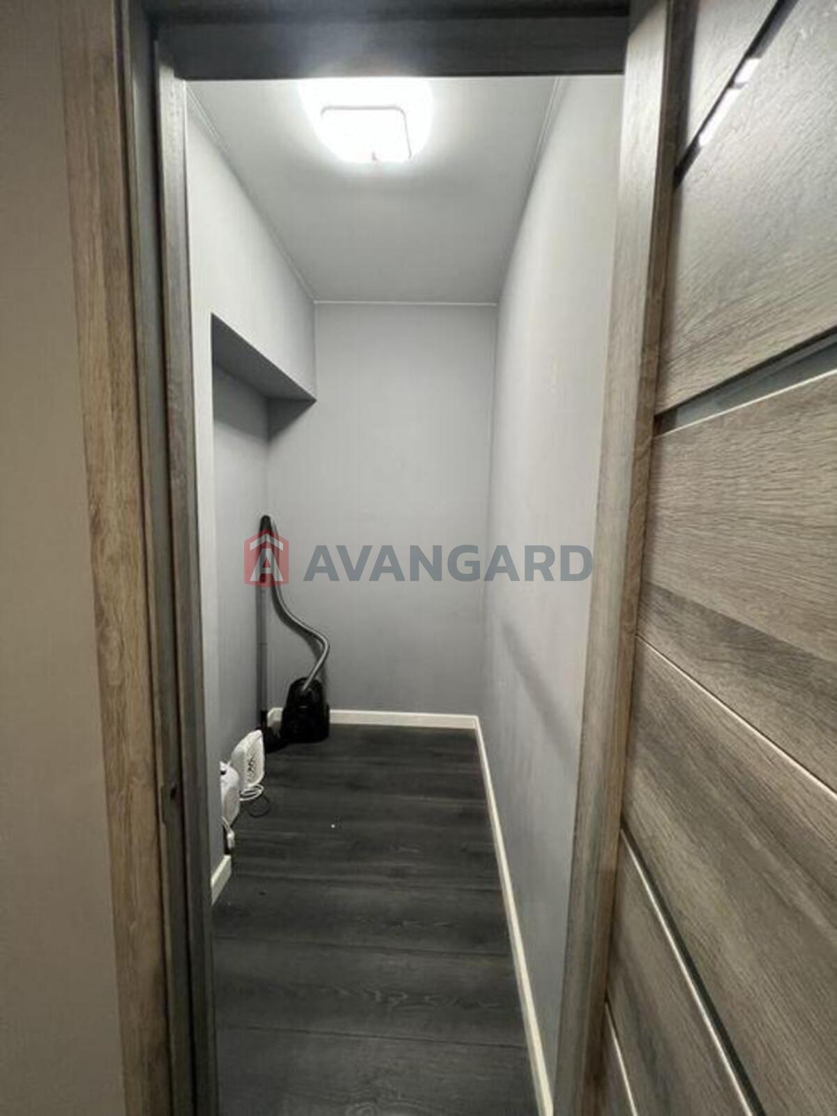 1 ��. ��������, 44/-/12 ��. �., 8/8 ������ ���� 10