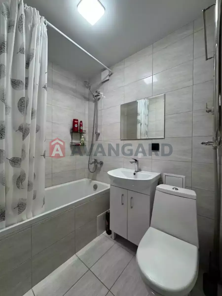 1 ��. ��������, 33/18/6 ��. �., 3/5 ������ ���� 23